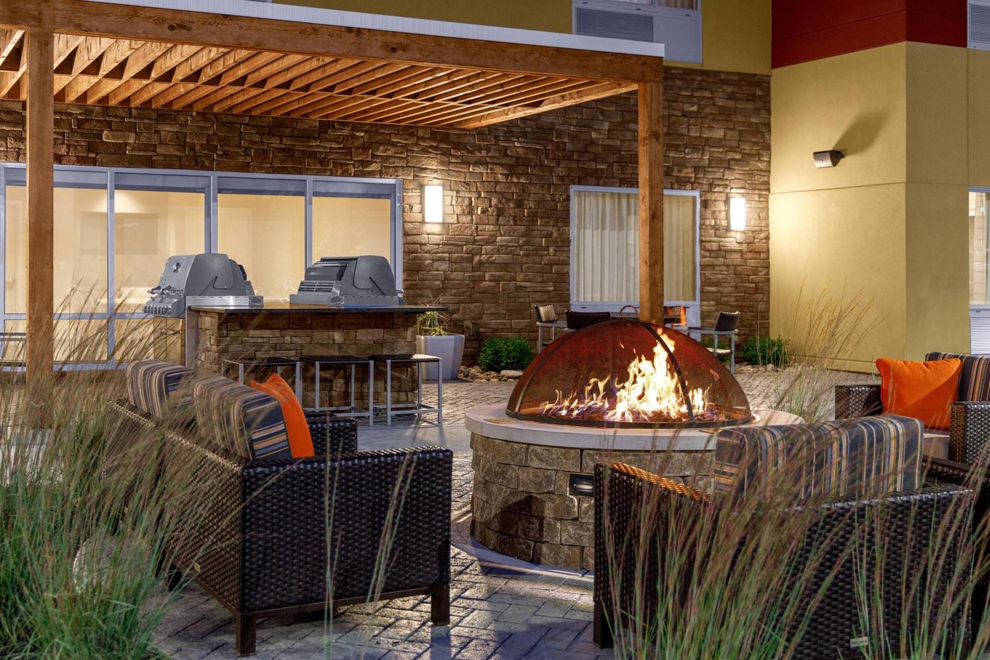 Towneplace Suites Cincinnati Fairfield Exterior foto